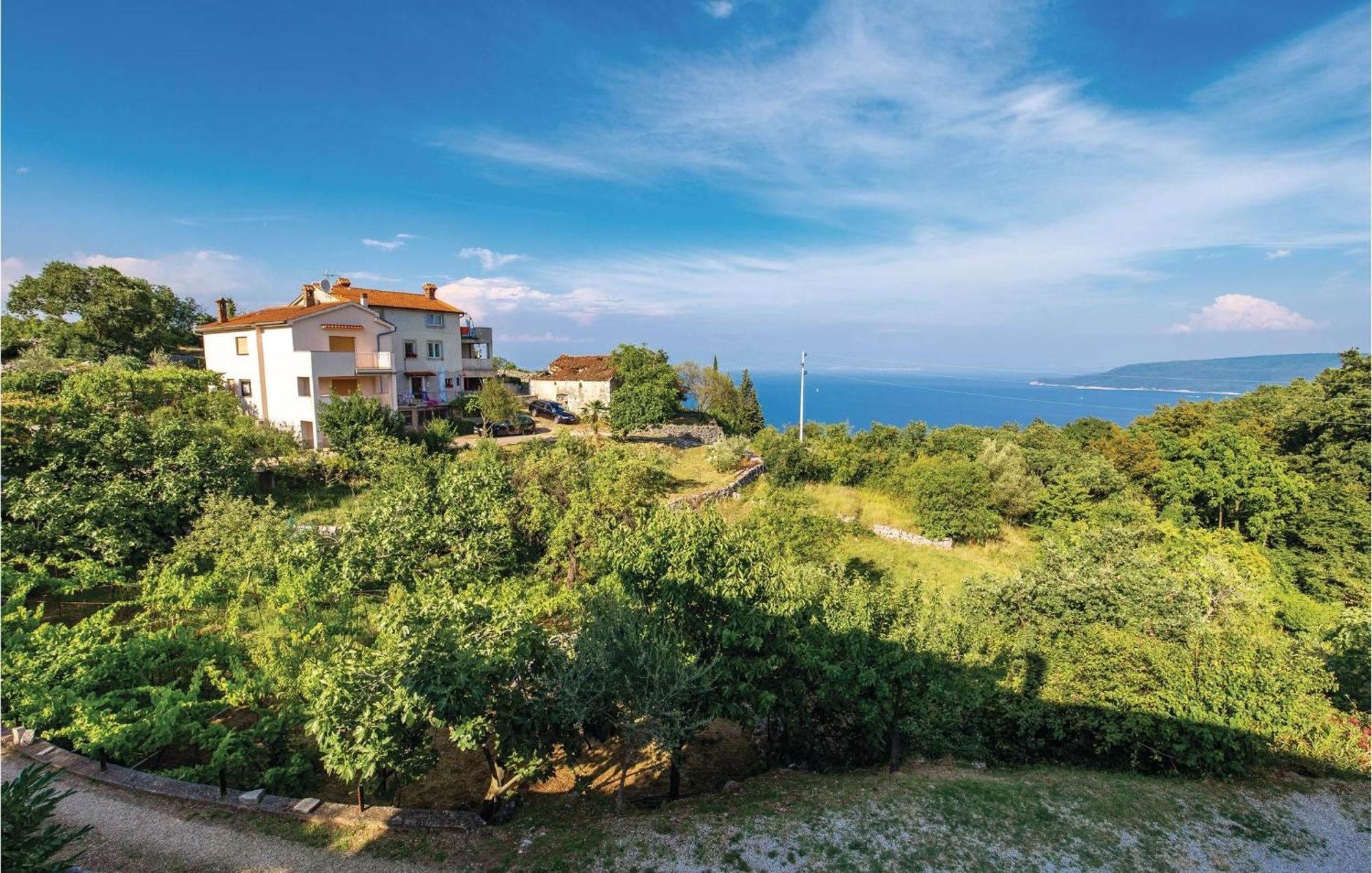 Lovely Apartment In Brsec With House Sea View 외부 사진